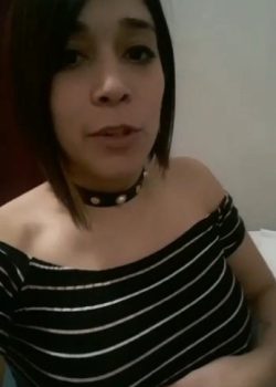 Morrita enseñando su cuerpo 3