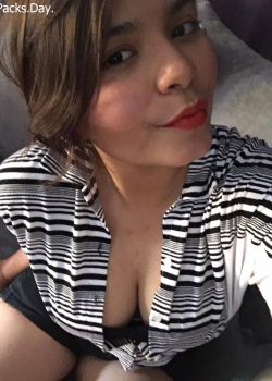 Traviesa morrita tocándose 14